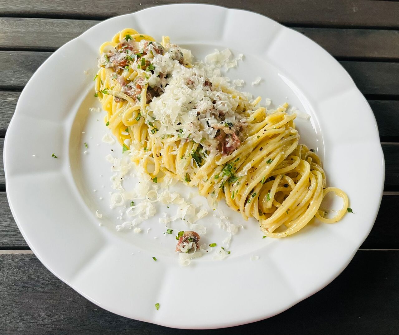 Fresh pasta s parmskou šunkou, černým lanýžem a sýrem Parmigiano Reggiano
