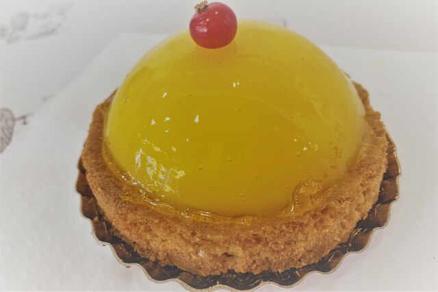 Tartelette citron :
Fond sablé breton , créme citron 