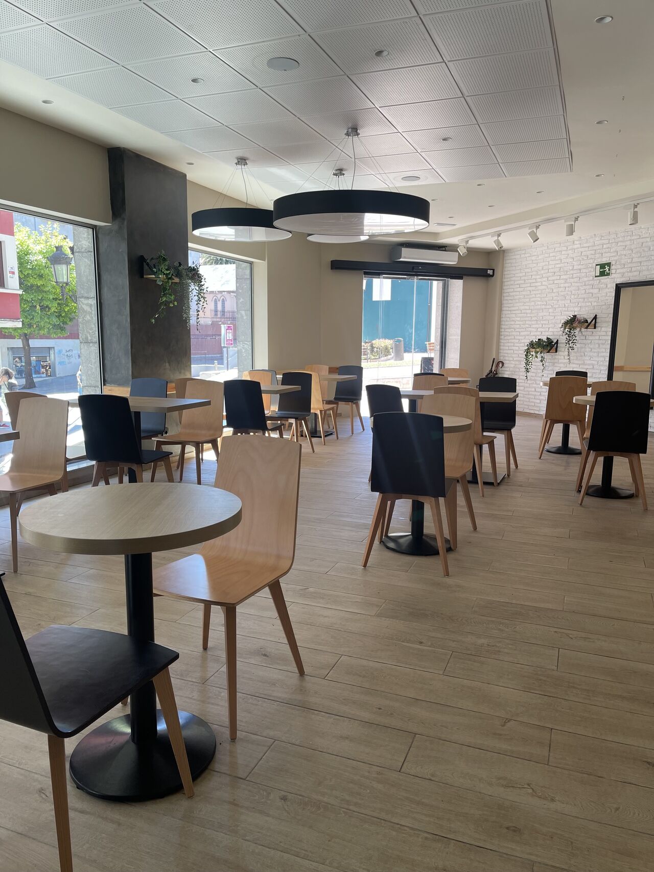 Nuestra sala con amplias vista ! 