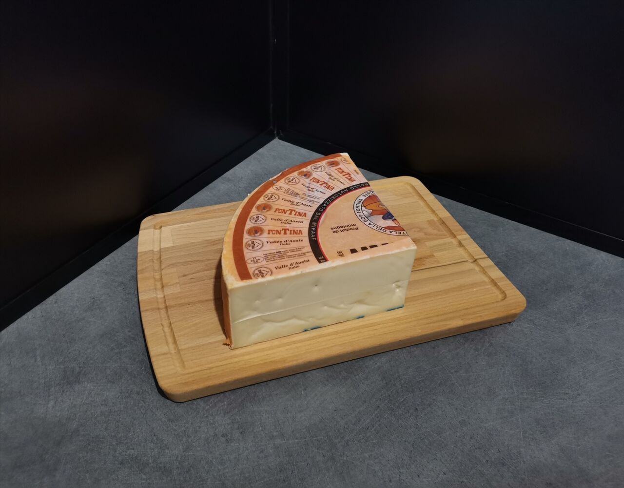 Fontina d'Aosta = fromage au lait cru de vache=31.80€ le kilo