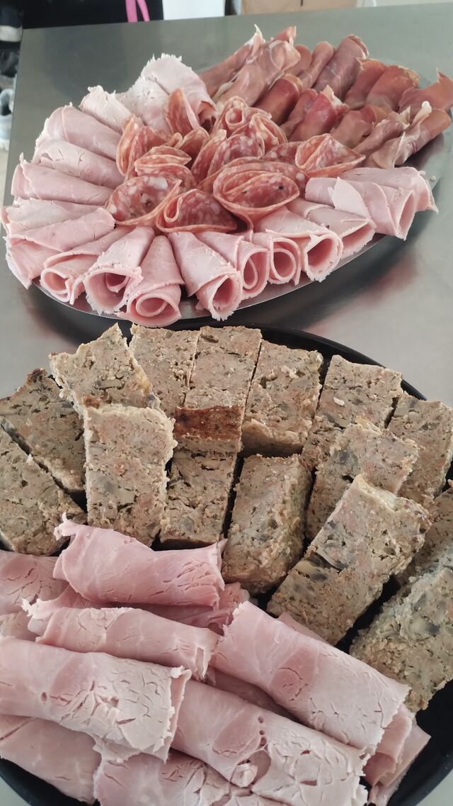 charcuterie avec terrine aux 3 viandes 