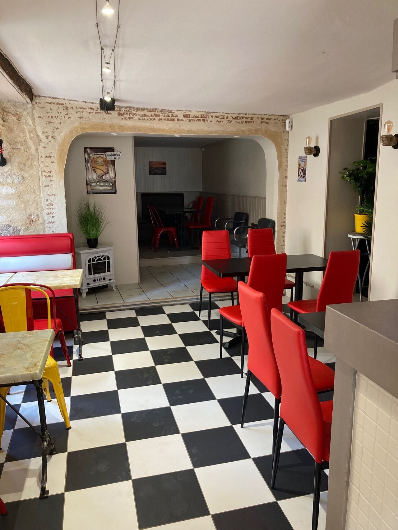 l'intérieur du bar au style Retro