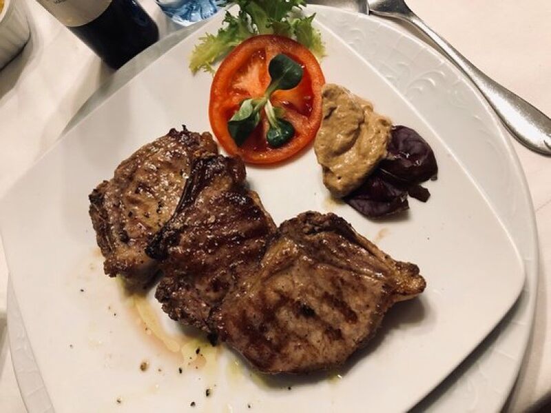 Kotlet od divlje svinje na žaru