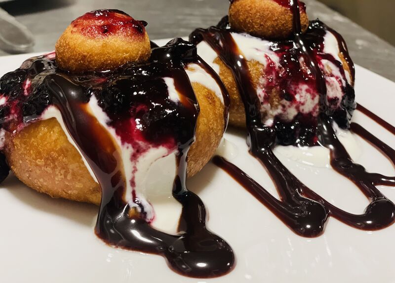 Papanași cu dulceață și smântână❗️