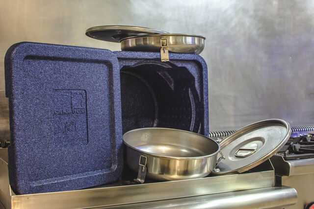 Material de envasado y transporte de nuestros productos. Homologados para el mantenimiento de la temperatura hasta su servicio.