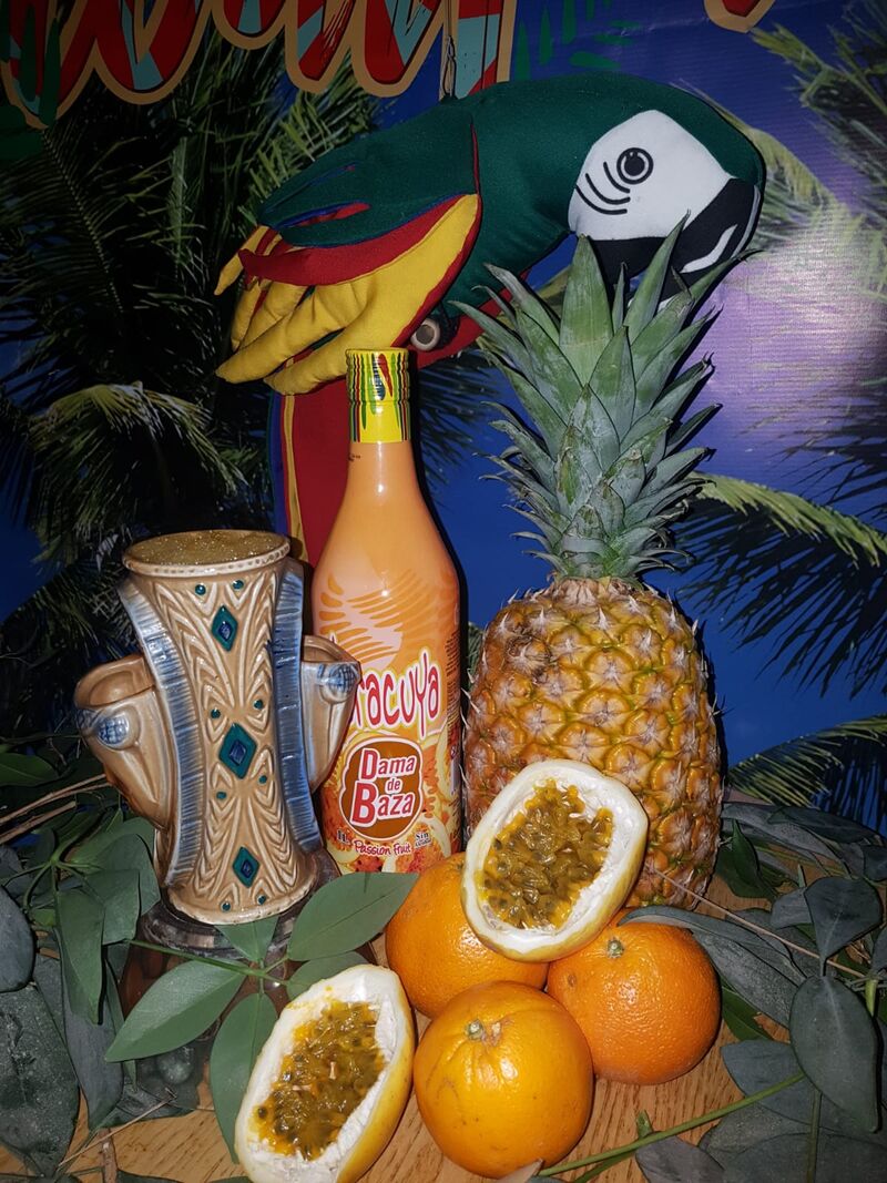 WAIPAHU PARADISE: para 1 persona.
Brandy , ron negro y wisky.