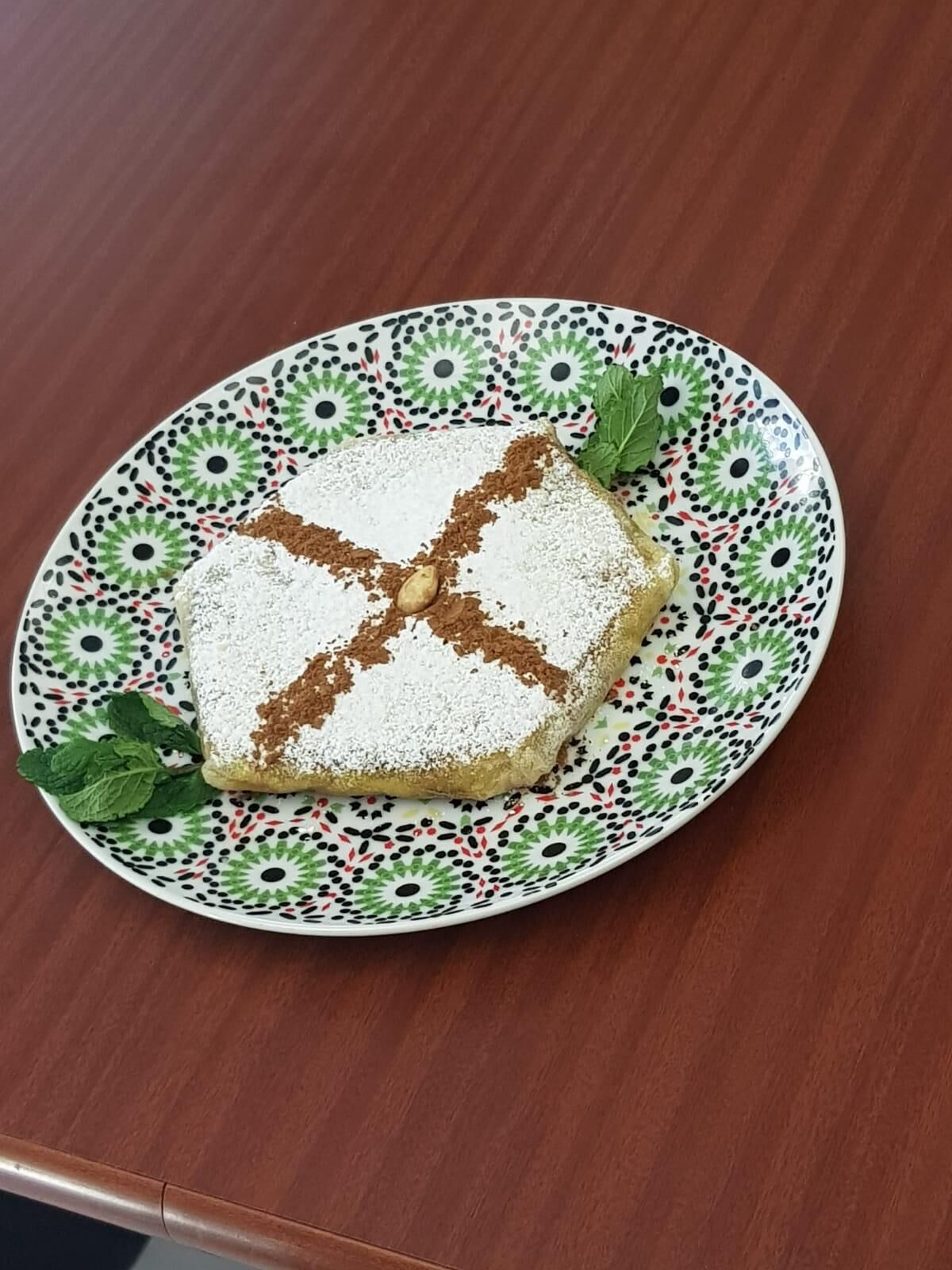 Pastilla au poulet 8.50€
Poulet amandes miel et cannelle
Et uniquement sur commande