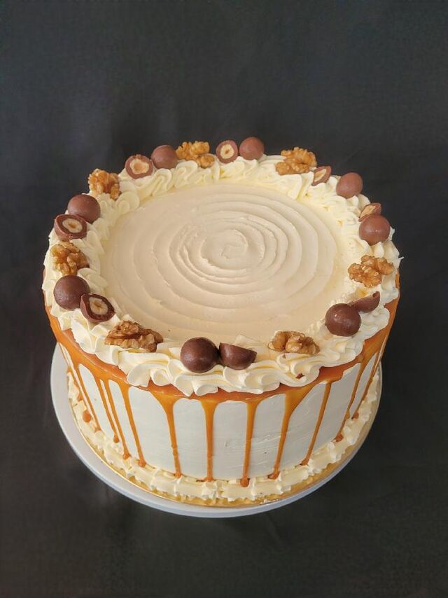 Ořechový dort s karamelem