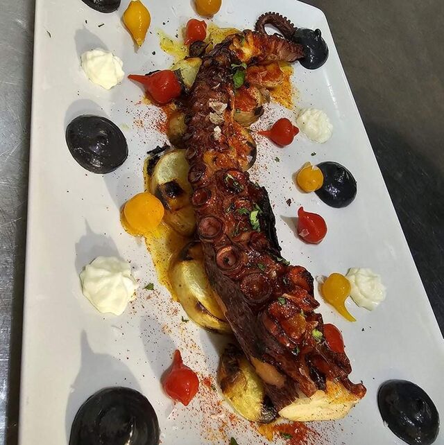 PATA DE PULPO A LA BRASA