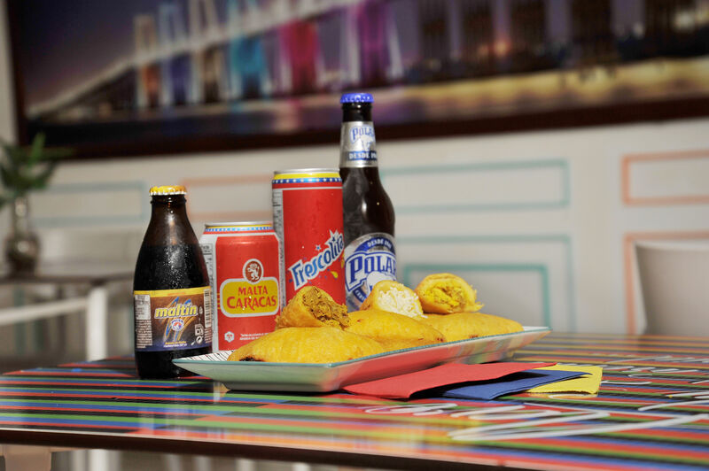 CON QUE LAS ACOMPAÑARIAS