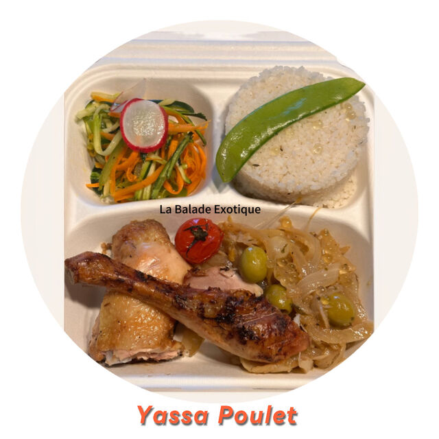 Sauce d'oignons citronnés avec ses légumes accompagnés de riz