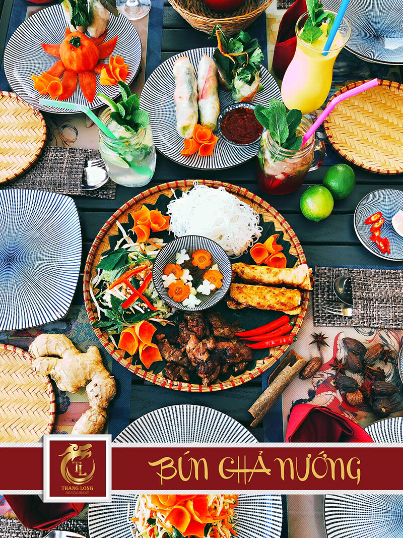 E6 Bún chả nướng - ist ein bekannte vietnamesische Gericht, mit gegrillte marinierte Schweinefleisch.