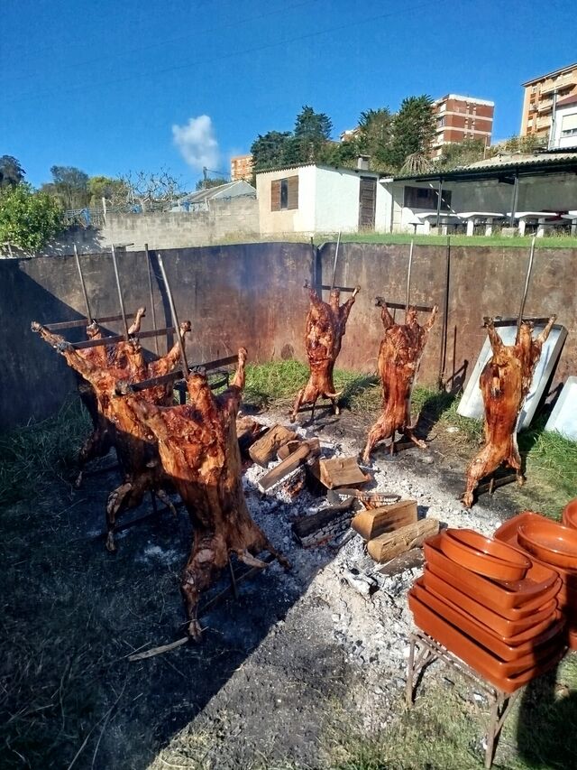CORDERO A LA ESTACA 