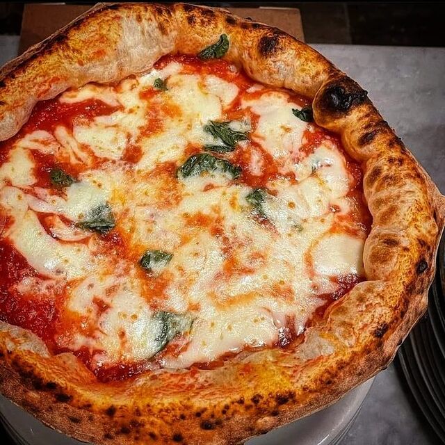 Pizza napolitana al forno