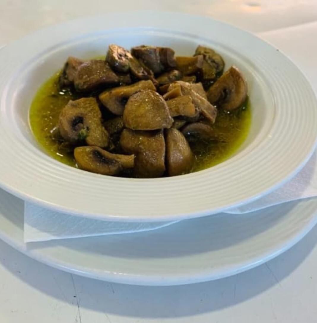 CHAMPIÑONES AL AJILLO