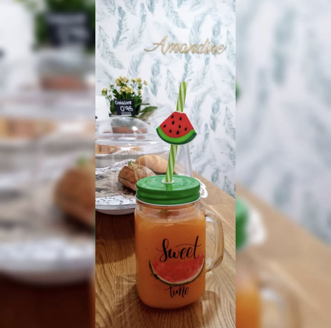 Ven a tomarte uno de nuestros zumos naturales y si te apetece, traéte tu propio envase!!
¡Te esperamos!