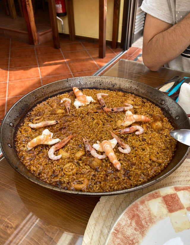 Arroz del señortio (calamares, rape y gambitas)