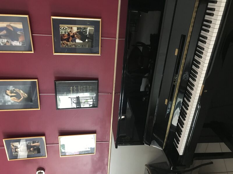 Le piano à disposition de la clientèle 