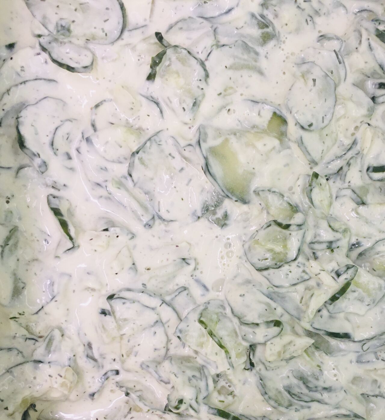 - Gurkensalat in Sahnesauce -