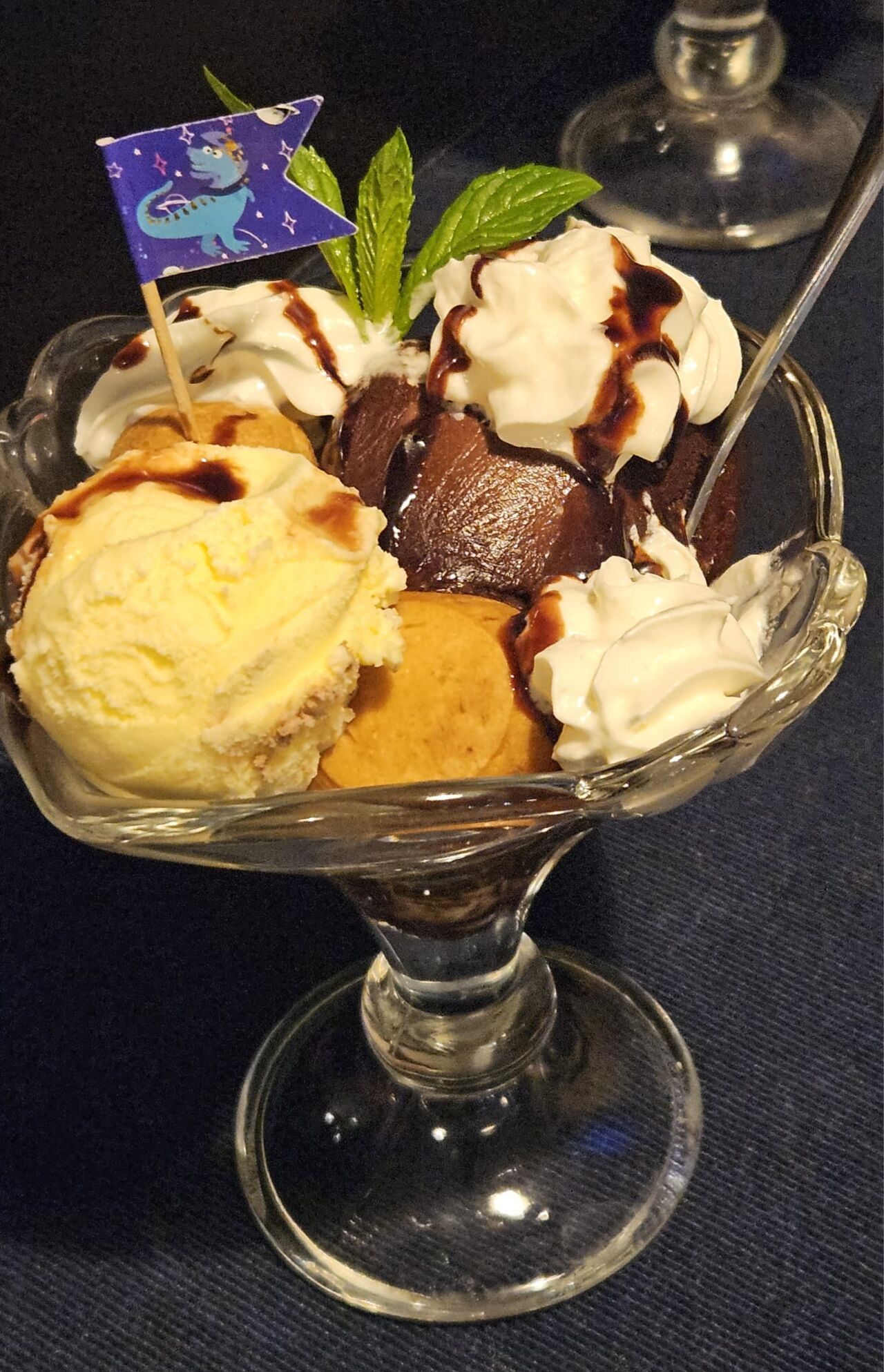 Fiecare zi e mai bună pe terasa noastră cu pizza și înghețată fresh! 🍕🍦