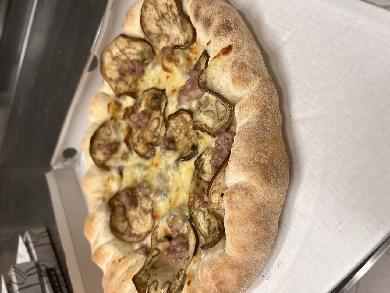 Bordo ricotta
Bianca melanzane e guanciale