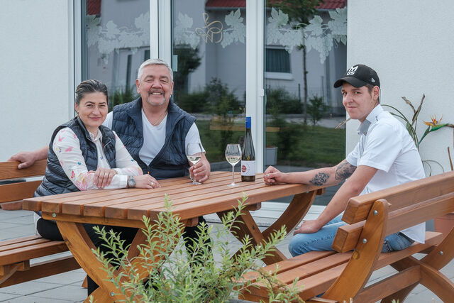 Familie Wann auf der Römerhof-Terrasse