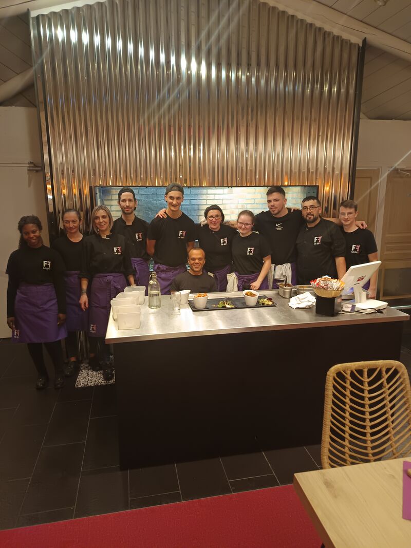 Avec l'équipe de Salle et l'équipe de Cuisine