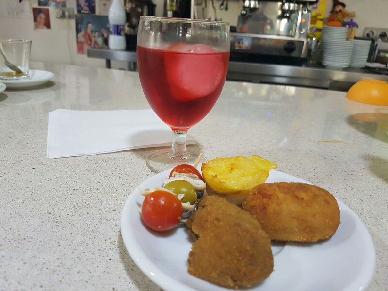 ¿Un vermut?¿Un bitter? En Tots lo disfrutaras.