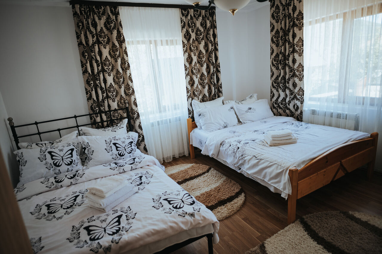 Camera Cu 2 Paturi Duble