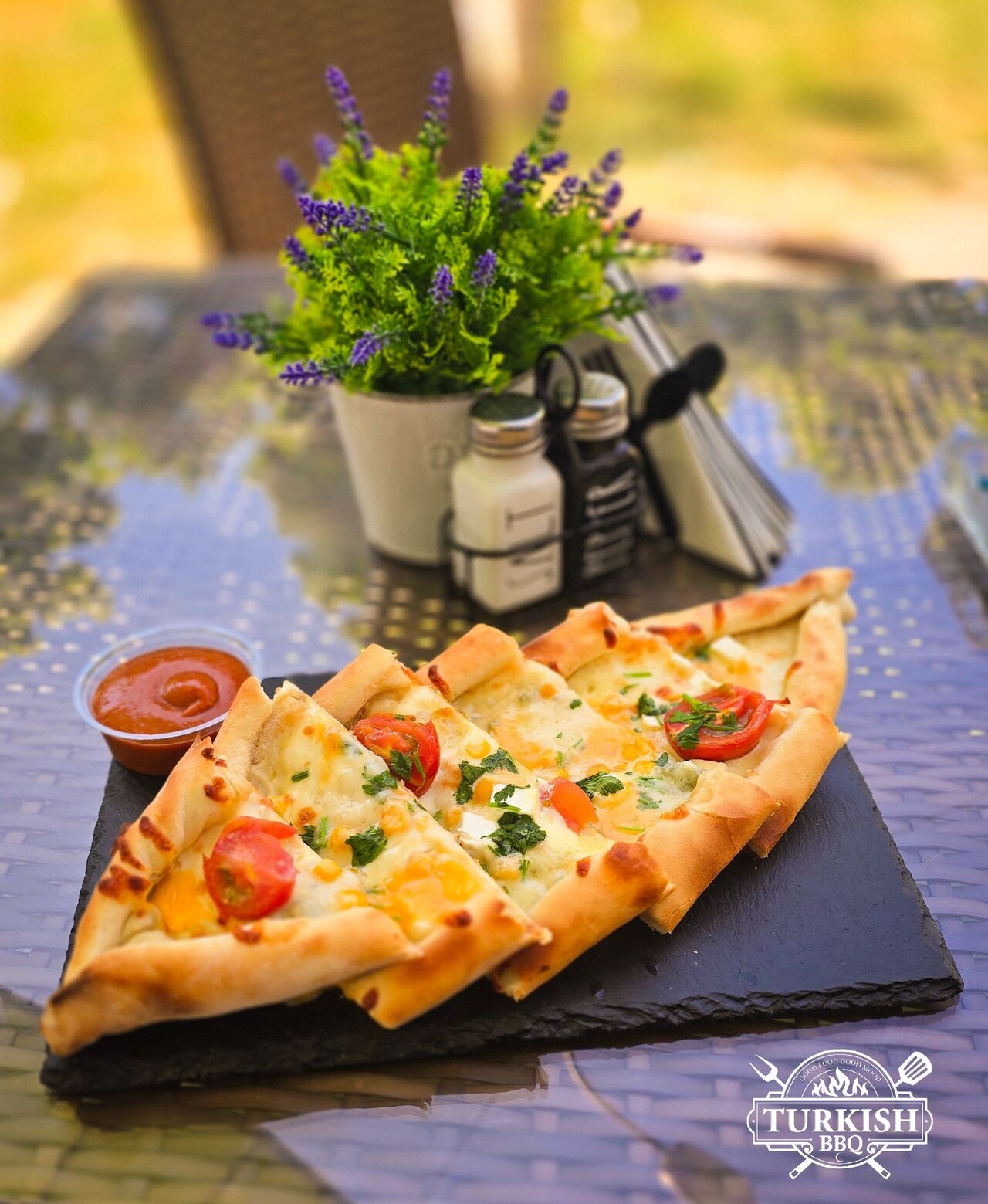 Pide Quattro Formaggi