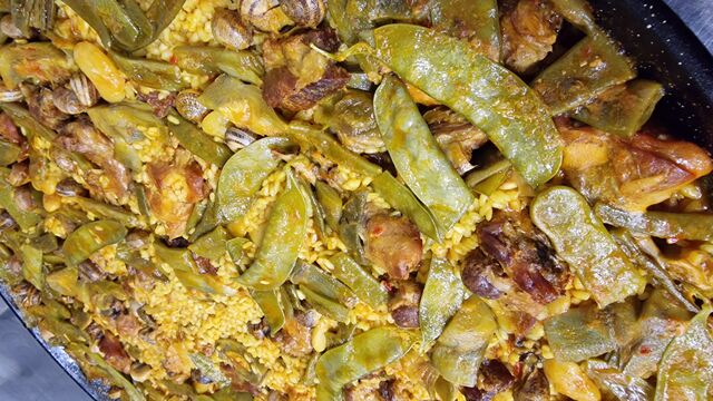Paella de carne