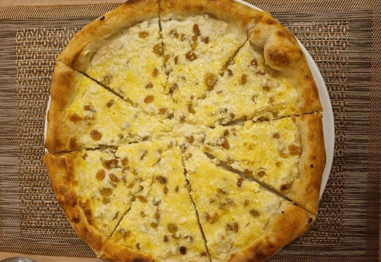 Placinta cu Branza Dulce si Stafide