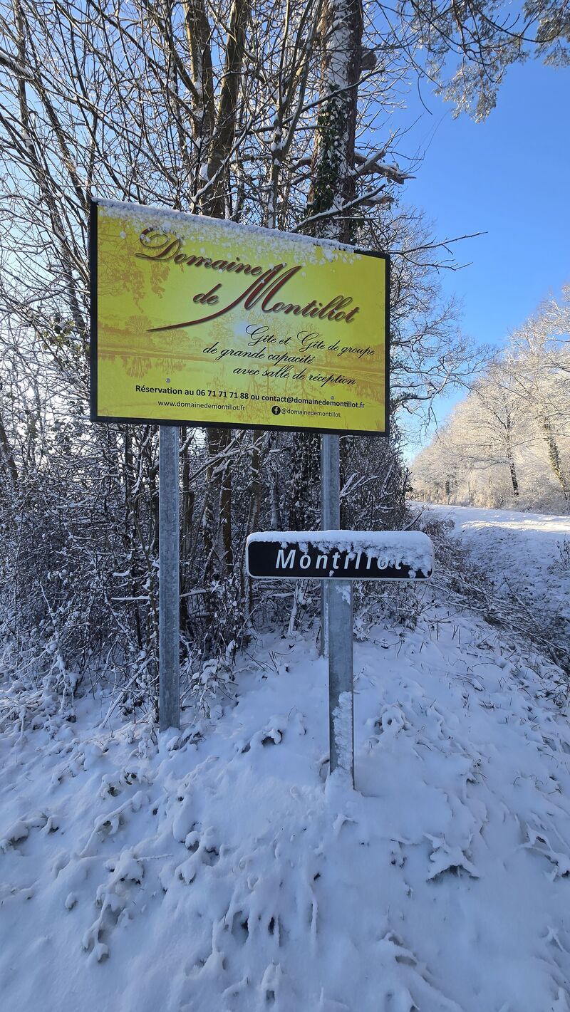 Panneau d'affichage Domaine de Montillot
