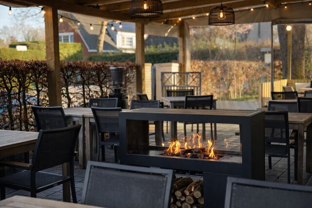 Gezellig overdekt terras met terrasverwarmer