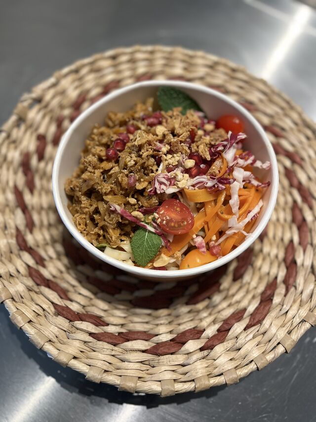 Nouilles de riz, protéines de pois cassés mariné 