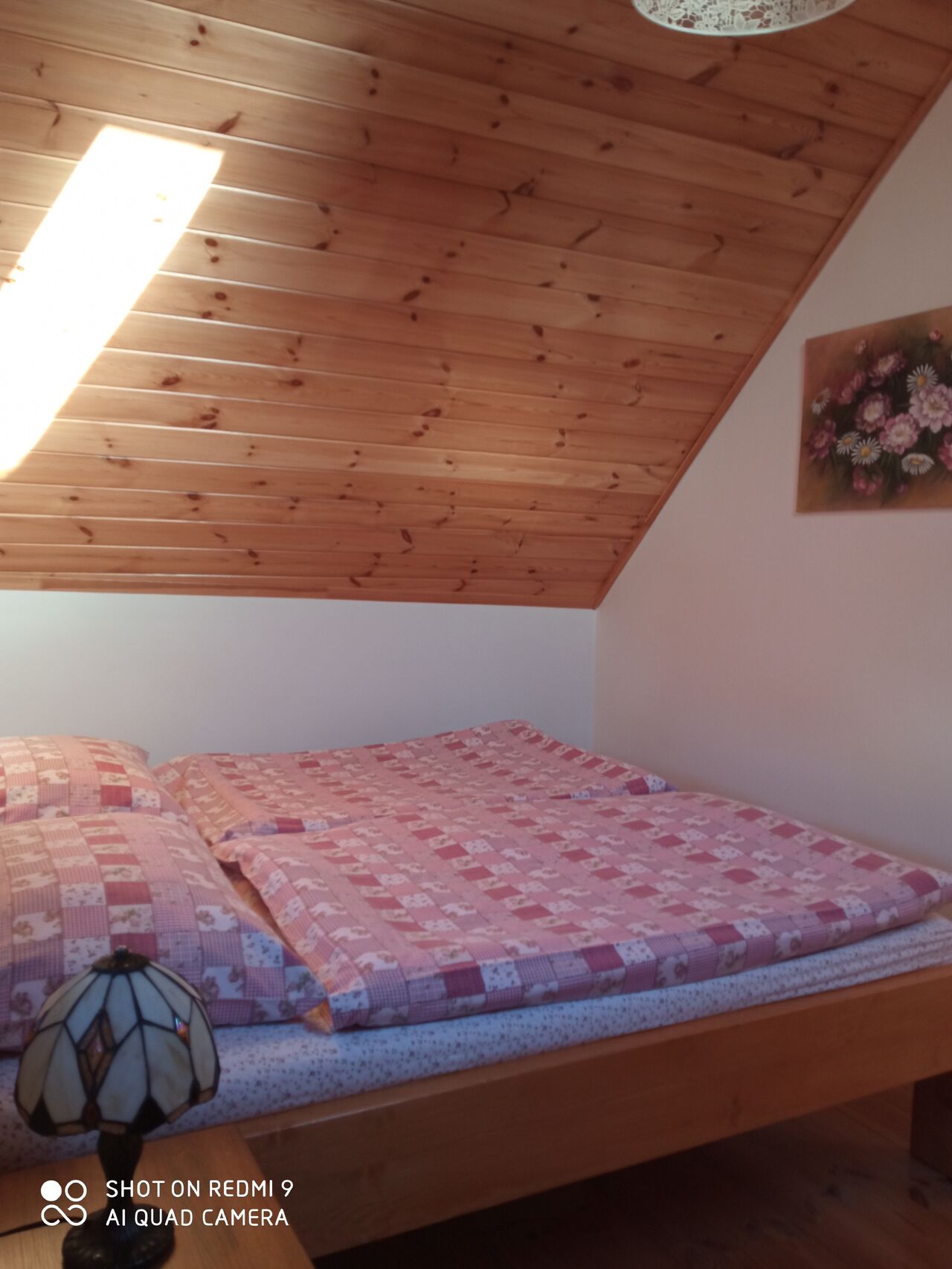 třílůžkový pokoj s manželskou postelí a samostatným lůžkem