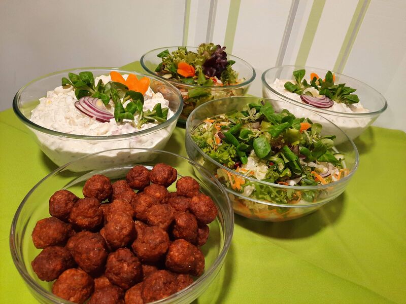 Majonézes saláták,Friss saláta,Fasírozott golyók