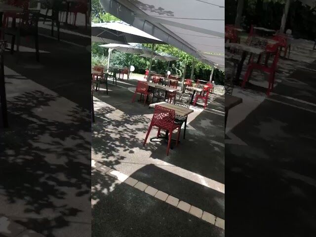 Venez profiter de notre belle terrasse qui vous offre un espace restaurant et un espace bodega pour les soirées d'été !