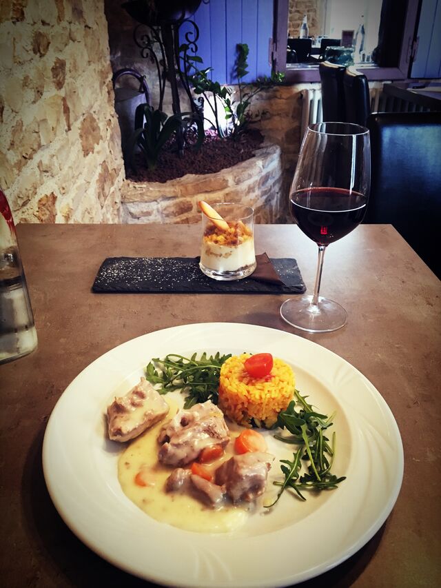 Plats du jour tous les midi
Blanquette de veau...Brochette de poulet...Lasagnes et un poisson frais différent tous les jours