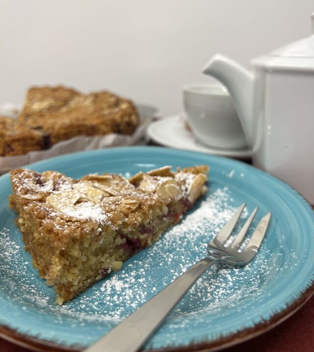 Raspberry almond Bakewell 
