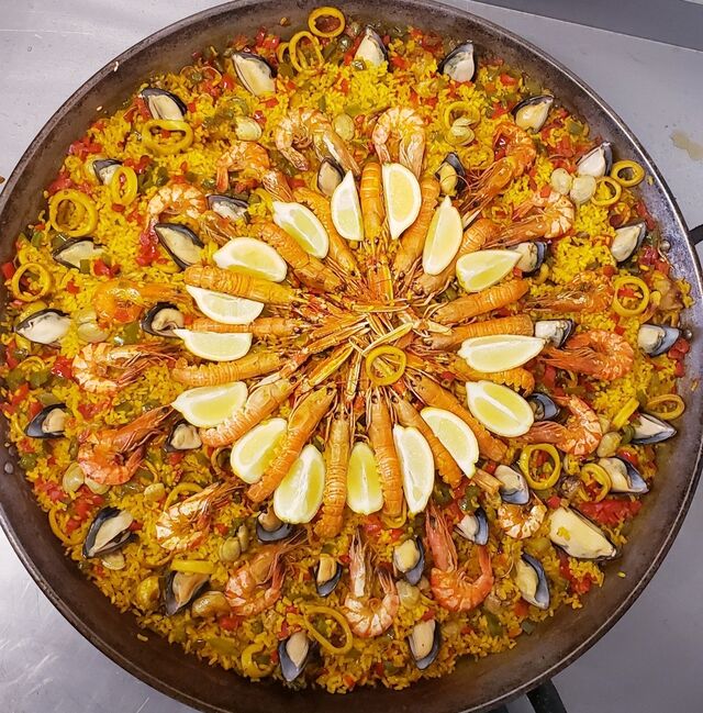 Possibilité d d'emporter la paella dans son plat, contre caution.