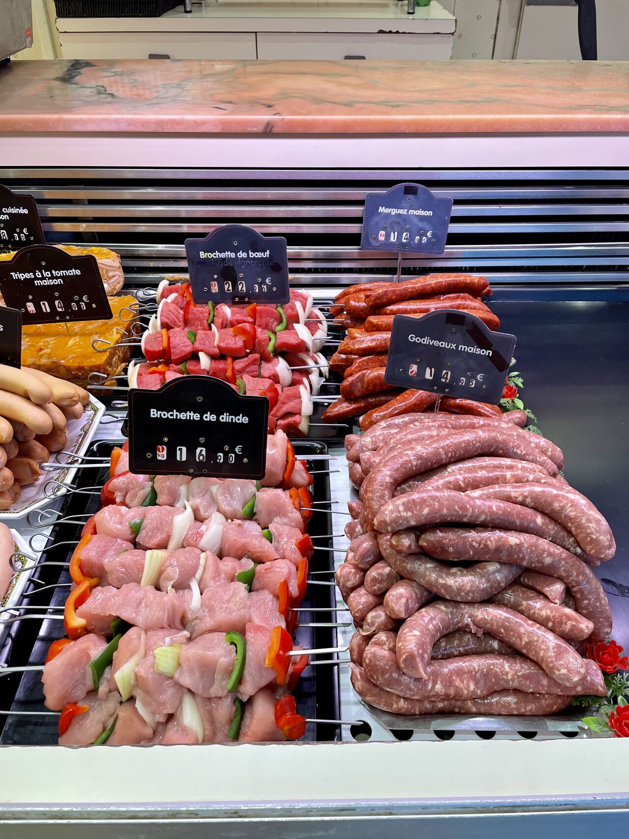 Avec le retour du soleil, le retour du barbecue ! Saucisses et merguez, Brochettes et marinades 
