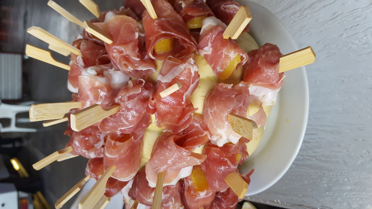 Brochetines de jambon cru et fruits