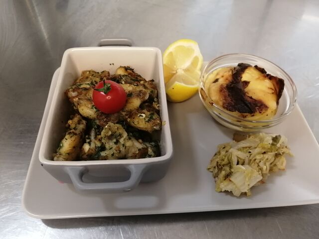 Grenouilles en persillade, gratin dauphinois et légumes du moment, dans notre menu grenouilles sur réservation