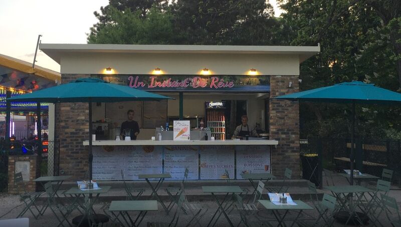 Au bout de la Pelouse de Reuilly et devant le Lac de Daumesnil venez vous reposer en buvant ou mangeant dans un cadre charmant