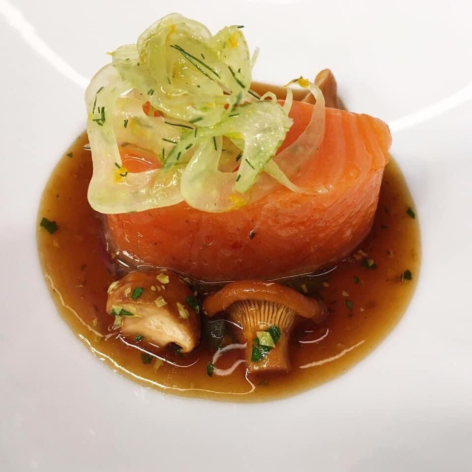 Saumon cuit à basse température - parfum des bois - traiteur 