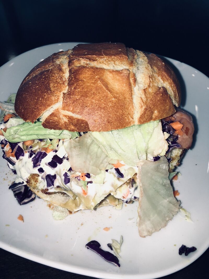 Nuestras hamburguesas con pan artesanal hecho al momento 