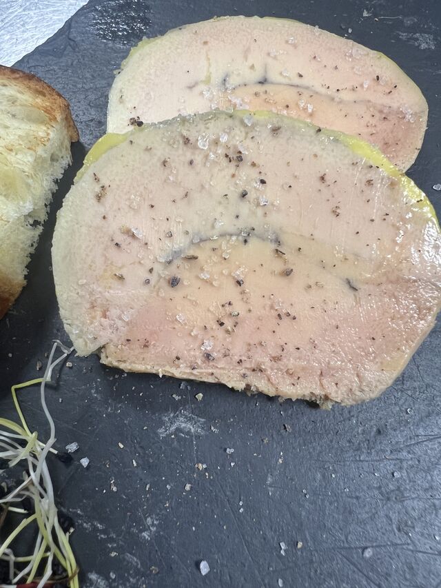 Le Foie Gras Maison au Ratafia Craft Dumangin et son Toast. Pensez à l’accompagner de son verre de Ratafia