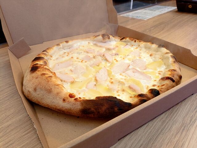 poulette : base crème, mozza, poulet, gorgonzola