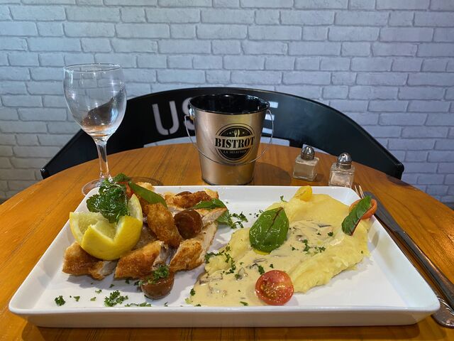 Escalope de poulet milanaise et sa purée maison
